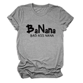 Dettaglio maglietta grigia in cotone con stampa BaNana BAD ASS NANA e risvolti sulle maniche - S / Grigio Scuro (Font Nero)