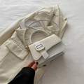 Petit sac carré blanc en similicuir avec motif crocodile et bordure dorée chic - Blanc