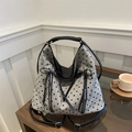 Sac cabas en toile grise à imprimé cœur avec nœud noir et poignées en cuir - Cœur Kaki
