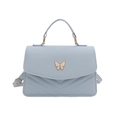 Minimalistische hellblaue Damenhandtasche mit V-Steppmuster und dekorativem Schmetterling - Blau
