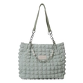 Grote mintgroene shopper tas met bubble quilt patroon en een parelketting decoratie - Groen