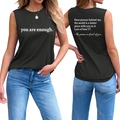 Vista detallada delantera y trasera de la camiseta negra con texto impreso en blanco - S / Gris Oscuro (Fuente Blanca)