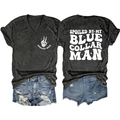 Vue détaillée du t-shirt col V gris anthracite avec imprimé vintage et short en jean bleu - Gris Anthracite Chiné (Police Blanche)