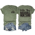 T-shirt vert baseball mom à plat avec son short en jean délavé et déchiré - Vert Olive (Police Noire)