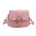 Elegante borsa a tracolla rosa chiaro con base rotonda e fibbia dorata a ferro di cavallo - Rosa