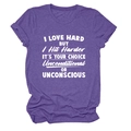 Détail d'un t-shirt violet en coton mélangé avec une typographie blanche audacieuse - Violet (Police Blanche)
