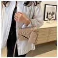 Borsa a tracolla trapuntata beige in pelle con finiture in metallo e portamonete - Cachi