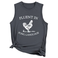 Detail des grauen Tanktops mit Fluent in Fowl Language Spruch und Hahn-Aufdruck - S / Großes Tanktop (Weiße Buchstaben) / Dunkelgrau