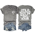 Dettaglio maglietta in cotone con scritte e pantaloncini di jeans per un look estivo casual - S / Grigio scuro (Stampa bianca)