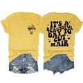 Détails avant et arrière du t-shirt jaune gingembre avec motif It's a Beautiful Day - Jaune (Imprimé Noir)