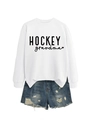 Vue à plat du sweat blanc HOCKEY grandma avec fentes latérales et short en jean usé - S / Sweat-shirt Blanc (Police Noire)
