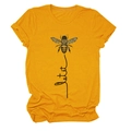 Dettaglio della grafica con ape e scritta Let it bee su una t-shirt in cotone color senape - S / Giallo Zenzero