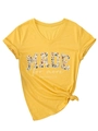 Dettaglio maglietta gialla con scollo a V, stampa floreale MADE e nodo sull'orlo - S / Giallo