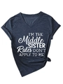 V-Ausschnitt T-Shirt mit 'Middle Sister' Textdruck in Dunkelgrau und Rollsaum-Details - Marineblau (Weiße Schrift)