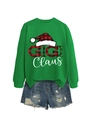 Dettaglio della felpa verde Gigi Claus e degli shorts di jeans strappati per Natale - S / Felpa Verde Erba (Grafica Bianca)