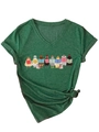 Détail du t-shirt à col en V vert forêt avec illustrations de poulets mignons lisant - Vert forêt