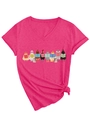 Détail du t-shirt à col en V avec des poulets lisant des livres et un nœud sur le côté - Rose rouge