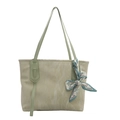 Borsa tote verde chiaro con texture marmorizzata e sciarpa fashion su sfondo bianco - Verde