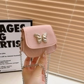 Minibolso bandolera de cuero rosa claro con hebilla de mariposa plateada y cadena - Rosa
