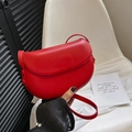 Borsa a tracolla rossa a sella in pelle sintetica con design retrò a mezzaluna - Rosso