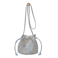Hellblaue Jacquard-Eimertasche mit goldener Kette und Kordelzug für Damenmode 2024 - Welle Silber Blau