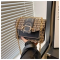 Detail van de tweed en lederen patchwork crossbody tas met gouden metalen gesp - Zwart