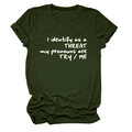 Détail d'un t-shirt col rond vert armée avec slogan TRY ME imprimé sur coton doux - Vert Armée (Police Blanche)