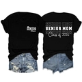 Mise à plat du t-shirt noir Senior Mom Class of 2026 et du short en jean usé - Noir (Police Blanche)