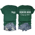 Détail du t-shirt vert foncé Class of 2026 Senior Mom avec imprimé et texte de remise - Vert Vintage (Police Blanche)
