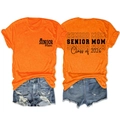 Détail du t-shirt orange Senior Mom 2026 montrant l'imprimé au dos et la texture - Orange (Police Noire)