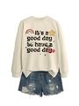Détail d'un sweat-shirt beige à manches longues avec imprimé arc-en-ciel et slogan - Sweat-shirt Couleur Sable (Texte Noir)