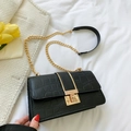Mini sac carré noir à motif crocodile avec bandoulière chaîne dorée et fermoir chic - Noir