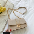 Sac bandoulière beige à motif crocodile, chaîne dorée et fermoir carré métallique - Khaki