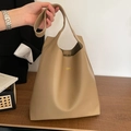 Minimalist vintage khaki tote bag with large capacity for women commuting on shoulder - Khaki