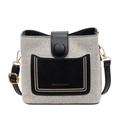 Borsa a secchiello minimalista in tela e pelle con tracolla regolabile su fondo bianco - Nero e Grigio