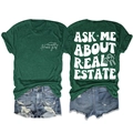 Détails avant et arrière du t-shirt vert immobilier avec icône de maison et lettrage - Vert Vintage (Imprimé Blanc)