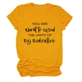 Dettaglio della t-shirt gialla in cotone con stampa testo YOU ARE ABOUT TO EXCEED nero - S / Giallo Senape (Testo Nero)