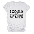 Détail macro de l'imprimé graphique 'I COULD BE MEANER' sur un T-shirt en coton blanc - Blanc (Texte Noir)