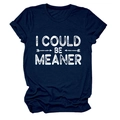 Gros plan de l'imprimé blanc I COULD BE MEANER sur un t-shirt en coton bleu marine col rond - Bleu Marine (Texte Blanc)