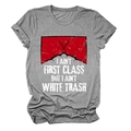 Nahaufnahme des Distressed-Grafikdrucks auf einem grauen Vintage-T-Shirt mit Rundhalsausschnitt - S / Dunkelgrau (Weiße Buchstaben)