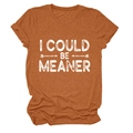 Détail d'un t-shirt rouge rouille avec texte blanc I COULD BE MEANER et flèches décor - Orange Brûlé (Texte Blanc)