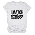Détail d'un t-shirt en coton avec slogan noir audacieux et finitions de manches repliées - Blanc (Police Noire)