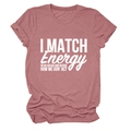 Détail du tissu du t-shirt rose poudré et de l'imprimé blanc avec slogan sur la poitrine - Or Rose (Police Blanche)