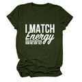 T-shirt vert olive à col rond avec un imprimé graphique blanc audacieux à plat - Vert Armée (Police Blanche)