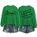 Felpa verde con stampa 'Stronger Than The Storm' e pantaloncini di jeans effetto usurato - S / Carattere Nero / Verde Erba