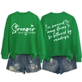 Vista frontale e posteriore della felpa verde con stampa Stronger Than The Storm - S / Carattere Bianco / Verde Erba