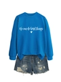 Détail d'un sweat bleu roi à col rond avec motif cœur et texte motivant imprimé - Bleu Lac (Police Blanche)