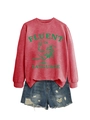 Détail d'un sweat rouge avec slogan Fluent In Fowl et ensemble short en jean - Rouge