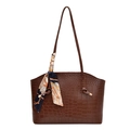 Dunkelbraune Shopper-Tasche mit Krokodilprägung, bedrucktem Seidenschal und Knotengriff - Braun