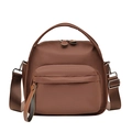 Borsa a tracolla impermeabile in nylon marrone caffè con cerniere argento su fondo bianco - Marrone